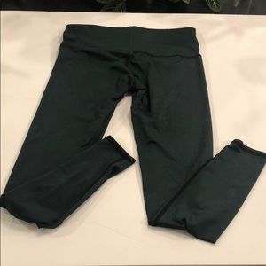 Dark green TEEKI medium almost new